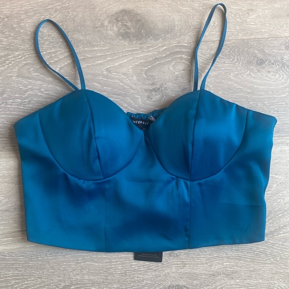 Sincerly Jules Tops - Sincerely Jules Blue Sleeveless Crop Top L
